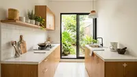 7 Desain Area Cuci dan Dapur Belakang agar Tidak Licin dan Mudah Dibersihkan, Simpel dan Cantik