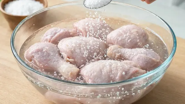 Cara Menghilangkan Bau Amis Ayam Sebelum Dimasak (AI Generated)