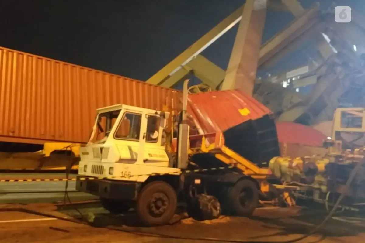 crane ambruk semarang