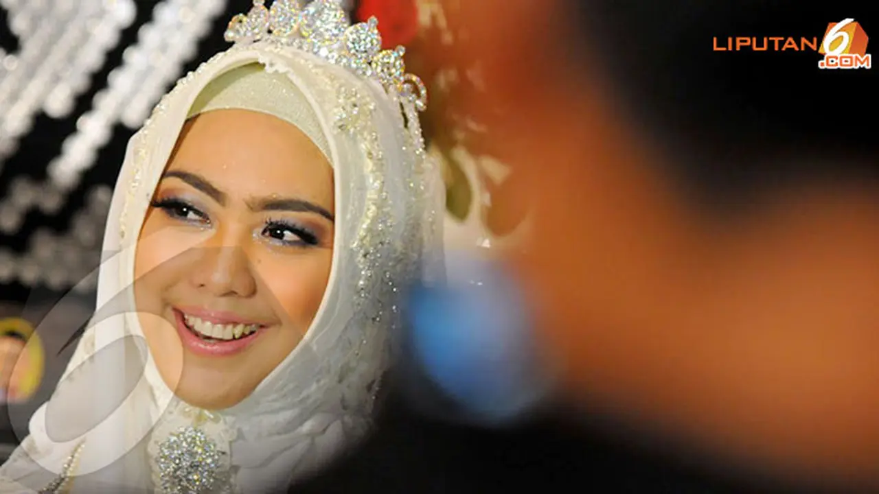 oki-setiana-dewi-140113b.jpg
