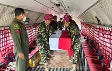 FOTO: Upacara Pelepasan Jenazah Dua Prajurit TNI AL yang Gugur dalam Musibah Tanah Longsor di Cisarua
