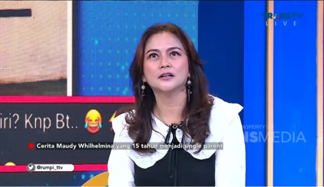 Kini, sudah 15 tahun Moudy sebagai single parent. Dari perikahannya, Moudy dikaruniai seorang putri yang bernama Jingga yang kini sudah berusia 23 tahun. [Youtube/TRANS TV Official]
