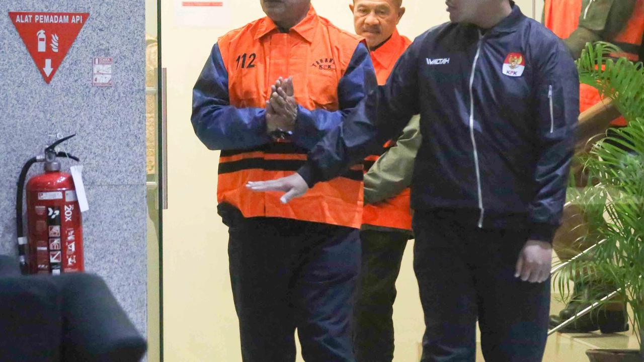 FOTO: KPK Tahan Wali Kota Madiun Maidi Terkait Dugaan Korupsi Dana CSR
