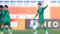 Hayder Abdulkareem menjadi mimpi buruk Timnas Indonesia U-20 berkat aksi impresifnya buat Irak saat bertanding pada laga perdana Grup A Piala Asia U-20 2023 di Lokomotiv Stadium, Tashkent, Uzbekistan, Rabu (1/3/2023). (AFC/Sayed Husain Ebrahim)
