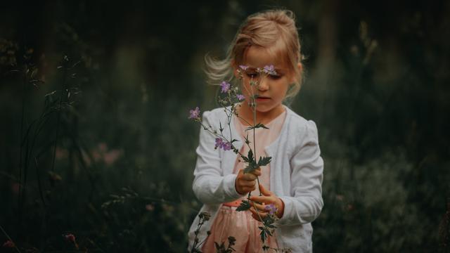 Ilustrasi anak perempuan