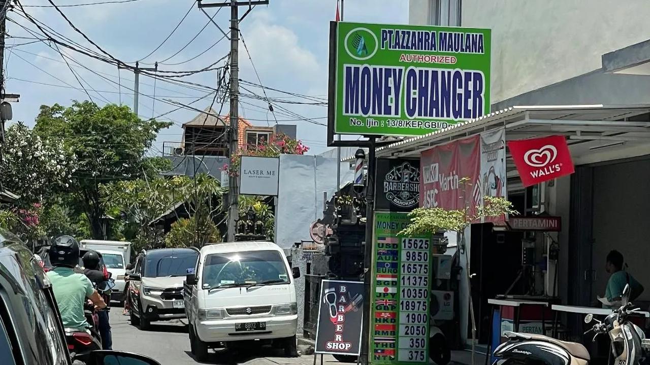 Proyek Trotoar Mengurangi Ruang Jalan