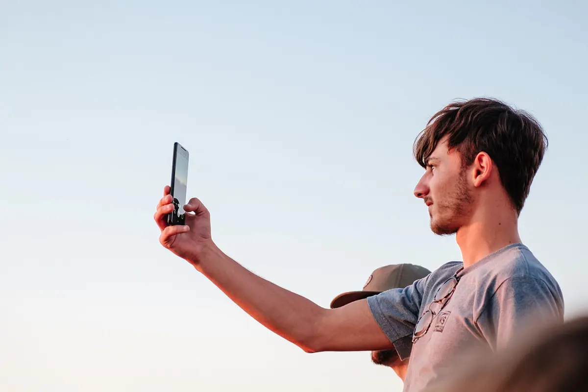 Ilustrasi swafoto, selfie