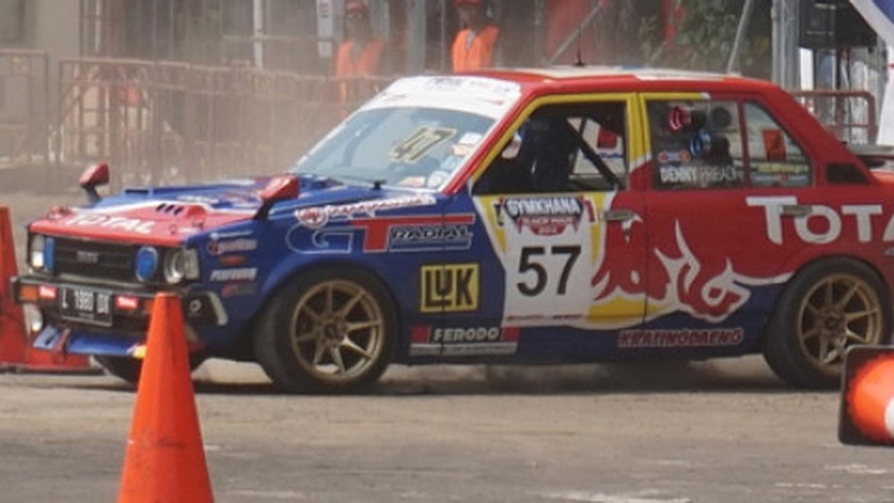 Aksi seru Gymkhana dan melukis helm meriahkan POS 2015