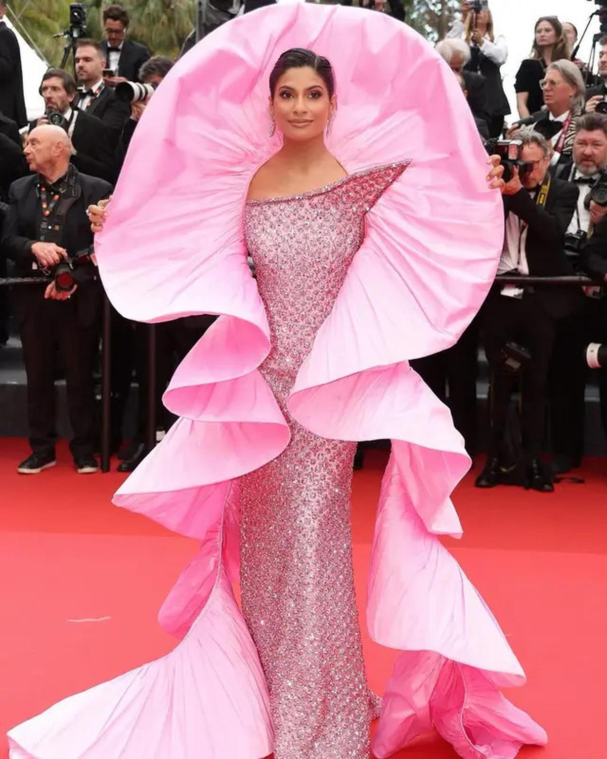 6 Gaya Seleb Terang-terangan Langgar Aturan Cannes 2025, dari Heidi Klum den hingga Bella Hadid