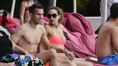 Robin van Persie (RVP) dan keluarga berlibur ke Barbados (17/07/2014) (dailymail.co.uk)