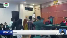 Perbarui informasi Anda bersama Fokus edisi (31/10) dengan pilihan topik-topik sebagai berikut, Jembatan Roboh, Tujuh Warga Tewas, Ormas Razia Rumah Makan Padang, Tumpukan Sampah Tutup Aliran Kali.