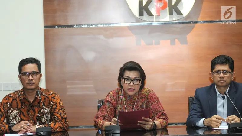 OTT KPK Muara Enim, Petugas Tunjukkan Uang Suap Ribuan Dollar AS