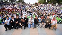 Sekda Jabar Herman Suryatman menghadiri pelaksanaan Gerakan Aksi Ekologi dalam rangka MPLS Pancawaluya 2025, hasil kolaborasi Pemdaprov Jabar dengan Komunitas Pandawara Group di Monumen Perjuangan, Kota Bandung, Jumat (18/7/2025). (sumber foto: Biro Adpim Jabar)
