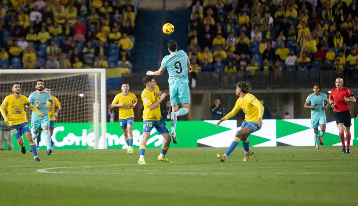 Barcelona membawa pulang tiga poin usai bertandang ke markas Las Palmas pada pekan ke-19 Liga Spanyol. Blaugrana menang 2-1. (DESIREE MARTIN/AFP)