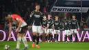 Riccardo Calafiori menutup pesta gol Arsenal saat bertandang ke markas PSV Eindhoven. Menang telak 7-1 membuat peluang Arsenal lolos ke fase berikutnya di Liga Champions 2024/2025 terbuka lebar. Pekan depan, giliran Arsenal menjamu PSV Eindhoven pada leg kedua 16 besar Liga Champions 2024/2025. (JOHN THYS/AFP)
