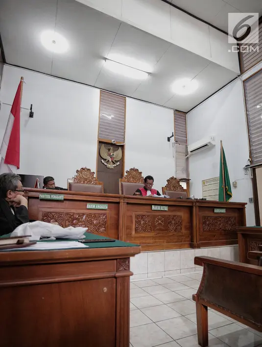 Hakim tunggal Agus Widodo memimpin sidang lanjutan praperadilan yang diajukan mantan Ketua Umum PPP Romahurmuziy  di PN Jakarta Selatan, Jakarta, Selasa (14/5). Permintaan pembacaan putusan tetap dilakukan karena Tim Biro Hukum KPK ingin sidang tetap dilanjutkan. (Liputan6.com/Faizal Fanani)