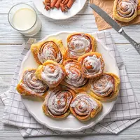 Ilustrasi cinnamon rolls./Copyright shutterstock.com/g/belchonock