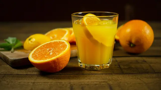 Ilustrasi es jeruk, minuman jeruk