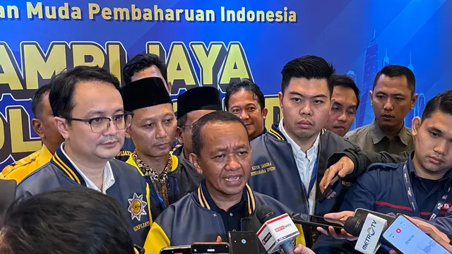 Ketua Umum DPP Partai Golkar dan sekaligus Ketua Dewan Pembina DPP AMPI Bahlil Lahadalia bersama dengan Ketua Umum AMPI Jerry Sambuaga.