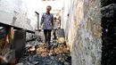 Ketua Komisi Nasional Hak Asasi Manusia Nur Kholis meninjau kantor Komnas Perlindungan Anak yang mengalami kebakaran, Jakarta, Senin (29/6/2015). Kedatangan Nur Kholis untuk melakukan investigasi terkait kebakaran tersebut. (Liputan6.com/Yoppy Renato)