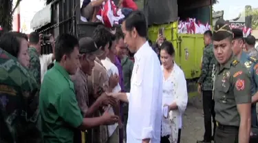 Tepat di hari ulang tahunnya ke 56, Presiden Jokowi membagikan ratusan paket sembako di Harjasari Bogor.