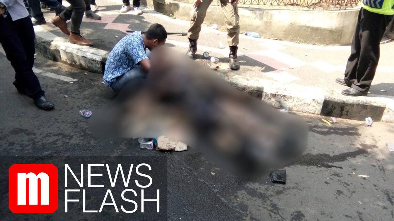 VIDEO: Detik-Detik Polisi Dibakar Massa di Cianjur