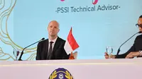 Konferensi pers penasihat teknis PSSI, Jordi Cruyff di Hotel Mulia, Jakarta, Selasa (11/3/2025). (Bola.com/Abdul Aziz)