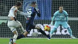 pada pertandingan lanjutan Liga Serie A Italia di Stadion Gewis di Bergamo, Italia, Selasa (30/11/2021). Kemenangan atas Venezia mengantar Atalanta berada di posisi keempat klasemen. (Spada/LaPresse via AP)