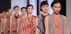 NY by Novita Yunus menampilkan koleksi Toraja Karboro di Jakarta Fashion Week 2019. (Bayu Herdianto/KLY)