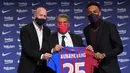 Pada 2 Februari 2022 Pierre-Emerick Aubameyang resmi dikontrak Barcelona dengan durasi hingga 30 Juni 2025 secara gratis dengan klausul pembelian senilai 100 juta euro. (AFP/Lluis Gene)