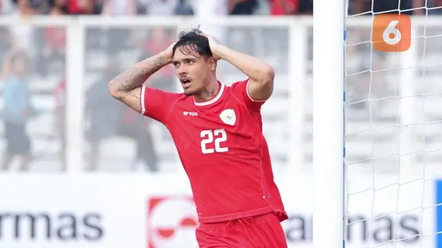 Bek Timnas Indonesia, Shayne Pattynama, sewaktu melawan Timnas Tanzania.