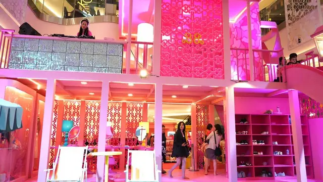 Instalasi serba pink untuk menyambut pemutaran perdana film Barbie
