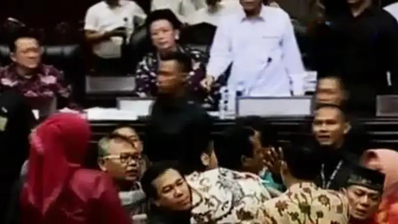 Segmen 2: Sidang Paripurna DPD Ricuh hingga Kisruh PPP