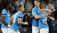 Gelandang Napoli, Scott McTominay, merayakan gol yang dicetaknya ke gawang Torino dalam laga giornata 34 Serie A Liga Italia yang berlangsung di Stadion Diego Armando Maradona, Senin (28/4/2025) dini hari WIB. Napoli menang 2-0 atas Torino dalam laga tersebut. (Alessandro Garofalo/LaPresse via AP)