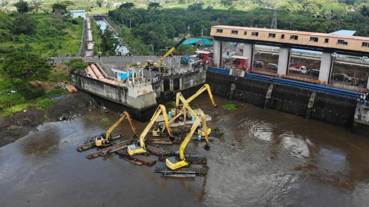 Perum Jasa Tirta I Lakukan Pembersihan Sedimen Bendungan Blitar, Jamin Ketahanan Pangan dan Energi