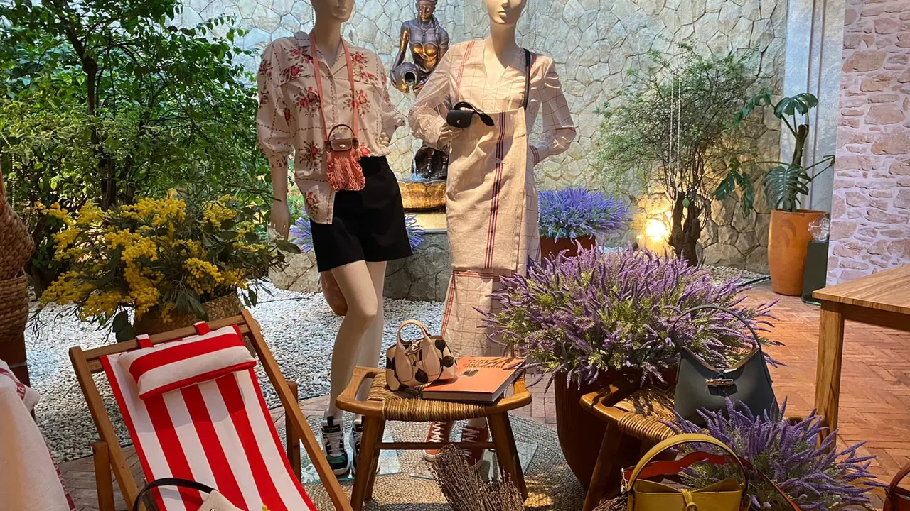 Longchamp suguhkan koleksi Spring/Summer 2022 ready-to-wear dengan print apik dan material unik.