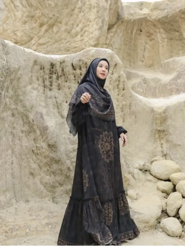 Gaya Laudya Cynthia Bella Bisa Jadi Inspirasi Pakaian Lebaran 2022. (Foto: Instagram @laudyacynthiabella)