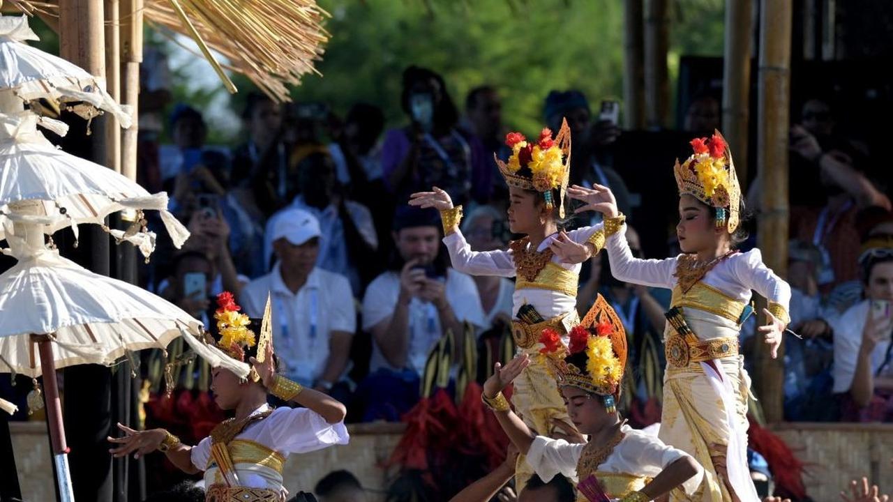 Dalam upacara yang dihadiri oleh para delegasi dari berbagai negara, air dianggap sebagai simbol kehidupan dan keberlanjutan. Upacara penjernihan air ini bertujuan untuk menyucikan dan menghormati sumber daya air, serta membangkitkan kesadaran akan pentin