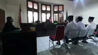 Tiga orang juru parkir menjalani sidang di PN Bandung, Kamis, 13 Juni 2024, atas kasus pengeroyokan anggota Satpol PP di Kota Bandung. (Dok. Pemkot Bandung).