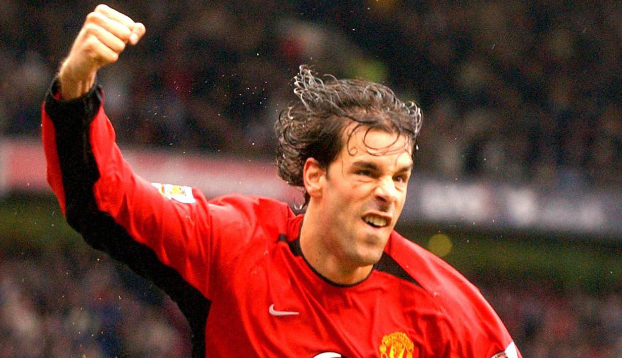 3. Ruud van Nistelrooy - Pemain bernomor punggung 10 ini merupakan salah satu striker haus gol dan paling mematikan pada masa nya. Selama lima musim berseragam Manchester United, ia membukukan total 150 gol dari 219 penampilan. (AFP/Paul Barker)