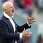 Pelatih Australia, Graham Arnold saat memimpin timnya menghadapi Tunisia dalam matchday 2 Grup D Piala Dunia 2022, Sabtu (26/11/2022). (AP Photo/Luca Bruno)