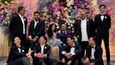 Dalam unggahannya, Yuki memperlihatkan video peebandingan antara masih mengenakan pakaian biasa dan saat menjadi groomsmen. [Instagram/yukikt]