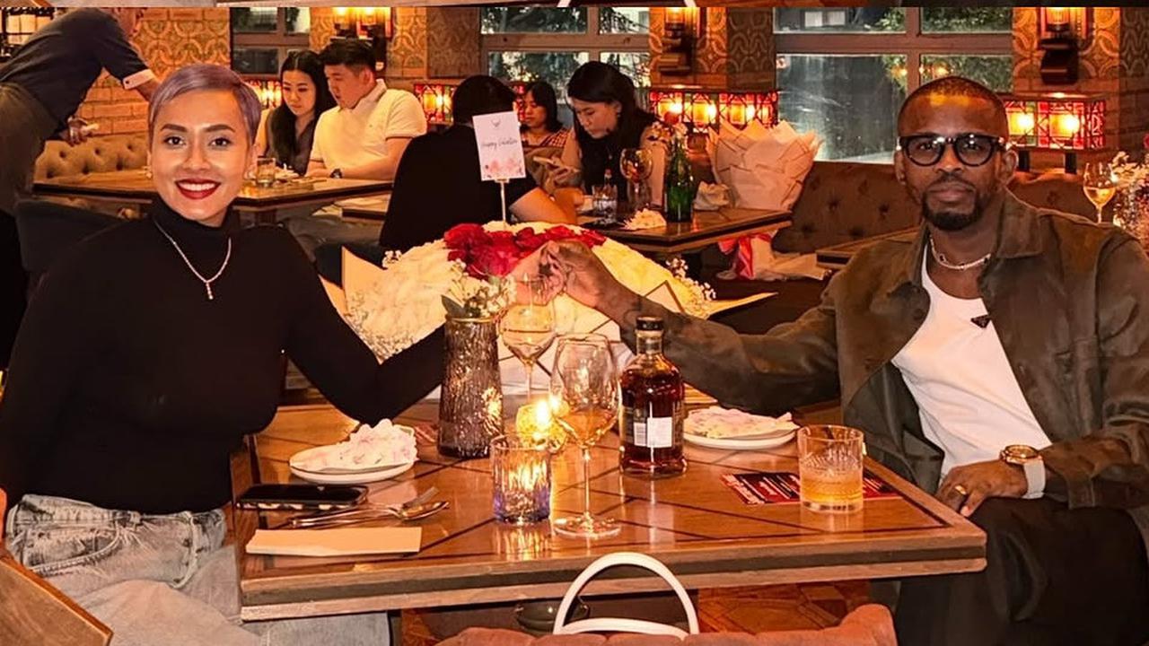 Kimmy Jayanti dan Greg Nwokolo Berbagai Momen Romantis Saat Dinner, Hadiah Bunga Penuh Makna