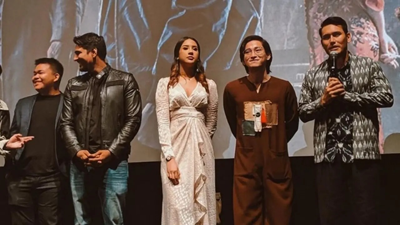 Tetap Profesional, Ini 5 Artis yang Pernah Main Film Bareng Mantan