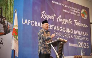 Mentero Koperasi, Ferry Juliantono dalam Rapat Anggota Tahunan (RAT) Koperasi Produsen Sekunder Tebu Rakyat (KPSTR) Kabupaten Malang. (Dok Kemenkop)