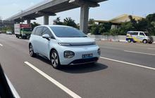 Mengemudikan Wuling Cloud EV: Pengalaman di Kemacetan, Jalan Tol, dan Pegunungan