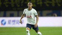 Di laga tersebut juga menjadi debut pemain anyar Tottenham Hotspur, Richarlison. Ia menjadi satu-satunya pemain baru yang diturunkan di laga tersebut. Tiga pemain baru lainnya yakni Fraser Forster, Ivan Perisic, dan Yves Bissouma tak diturunkan, sedangkan Clement Lenglet belum masuk skuat. (AP/Lee Jin-man)