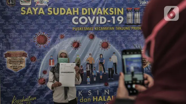 Antusiasme Tenaga Pendidik di Jakarta Terima Vaksinasi COVID-19