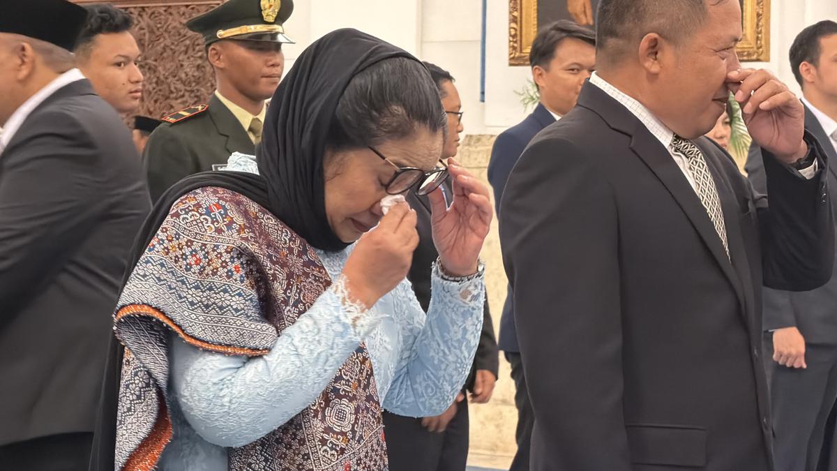 Nanik S Deyang menangis terharu usai dilantik Presiden Prabowo Subianto menjadi Kepala BGN.
