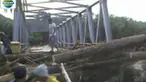 Sulitnya medan, membuat pihak BPBD alami kendala melakukan pencarian korban.